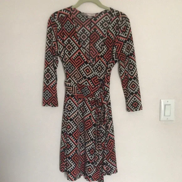 Forever 21, Love 21 line knee length wrap dress. Great for office or cocktail. Forever 21, Love 21 line knee length wrap dress. Great for office or cocktail.